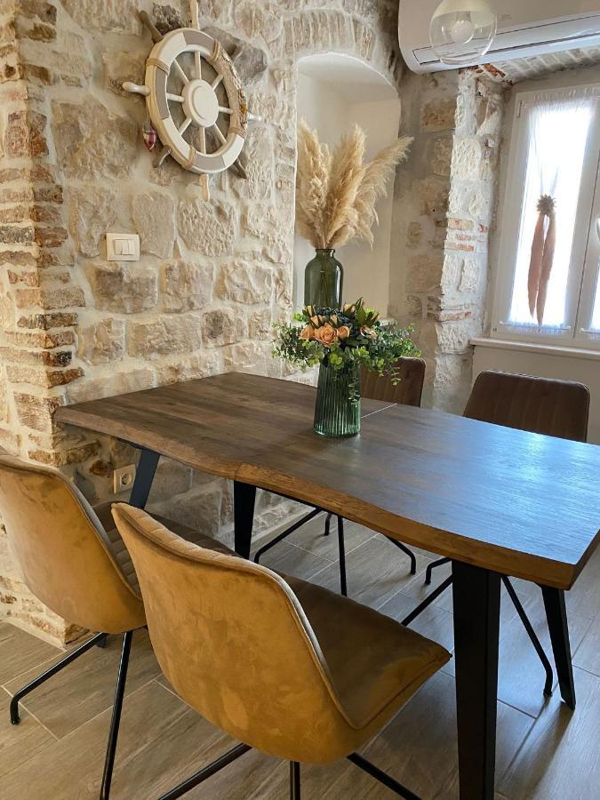 **Stone House ** Trogir Center ** Old Town Appartement Buitenkant foto