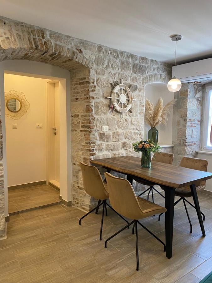 **Stone House ** Trogir Center ** Old Town Appartement Buitenkant foto